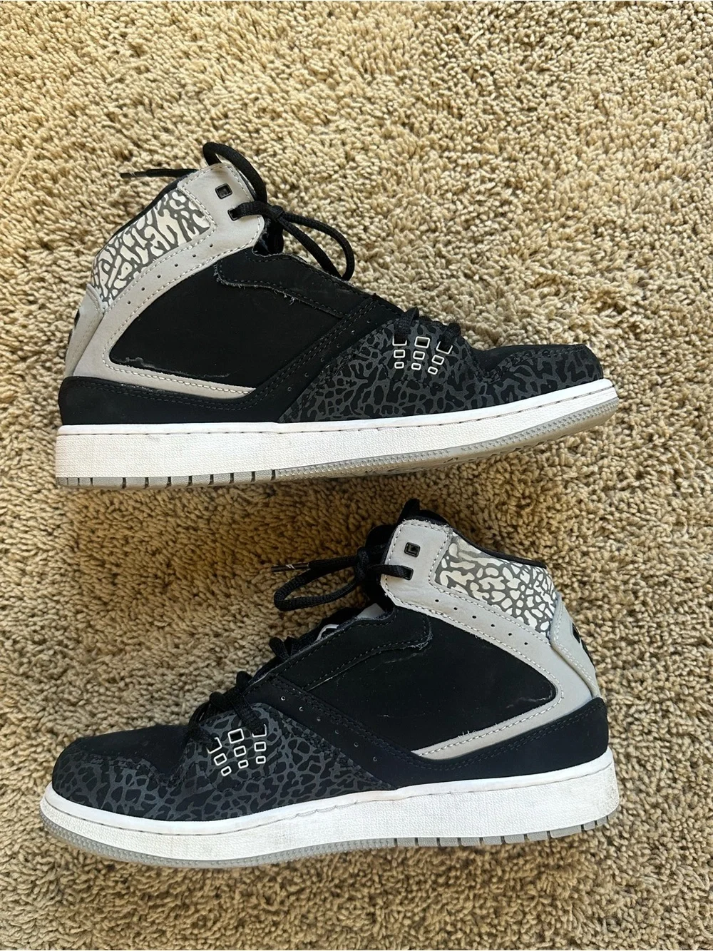 Jordan Kids' 1 Flight Mid Sneaker Big Kid size 6